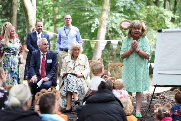 Queen Camilla Visits Liverpool LIVERPOOL, ENGLAND - SEPTEMBER 04: Johnathon Douglas CBE and Queen Camilla watch a Gruffalo inspired performance by Julia Donaldson for local schoolchildren in the woodlands of Speke Hall during her visit to Liverpool on September 04, 2026 in Liverpool, England. The Queen carried out the engagement as Patron of the National Literacy Trust., Credit:Matt McNulty PA ROTA - B68 Avalon United Kingdom, England, Liverpool  Copyright: xMattxMcNultyx xPAxROTAx-xB68x xAvalonx 1130705875