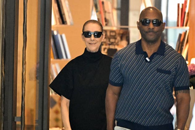 Just days before her return to the stage, Celine Dion with fans outside her hotel, the Hotel Royal Monceau in Paris, France, on September 4, 2026. Lionel Urman, Bestimage, Paris, France  Copyright: xLIONELxURMANxx xBESTIMAGExLIONELxURMANxx xBESTIMAGEx