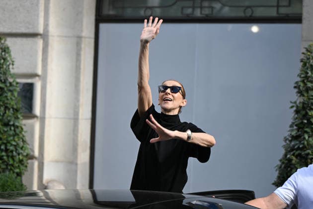 Just days before her return to the stage, Celine Dion with fans outside her hotel, the Hotel Royal Monceau in Paris, France, on September 4, 2026. Lionel Urman, Bestimage, Paris, France  Copyright: xLIONELxURMANxx xBESTIMAGExLIONELxURMANxx xBESTIMAGEx