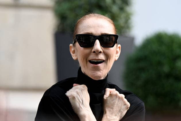 Just days before her return to the stage, Celine Dion with fans outside her hotel, the Hotel Royal Monceau in Paris, France, on September 4, 2026. Lionel Urman, Bestimage, Paris, France  Copyright: xLIONELxURMANxx xBESTIMAGExLIONELxURMANxx xBESTIMAGEx