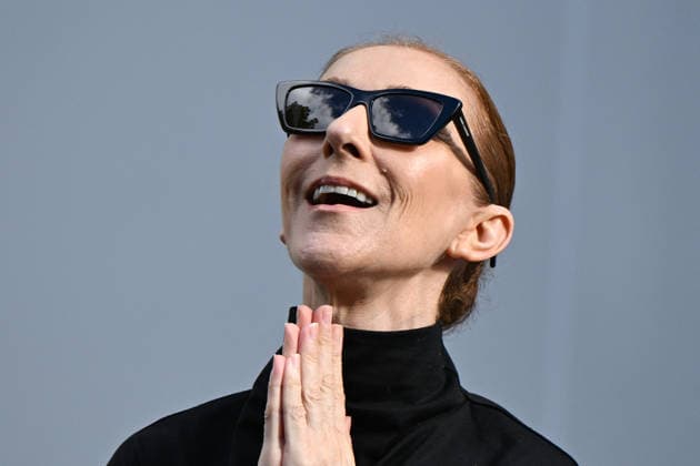 Entertainment Bilder des Tages Just days before her return to the stage, Celine Dion with fans outside her hotel, the Hotel Royal Monceau in Paris, France, on September 4, 2026. Lionel Urman, Bestimage, Paris, France  Copyright: xLIONELxURMANxx xBESTIMAGExLIONELxURMANxx xBESTIMAGEx