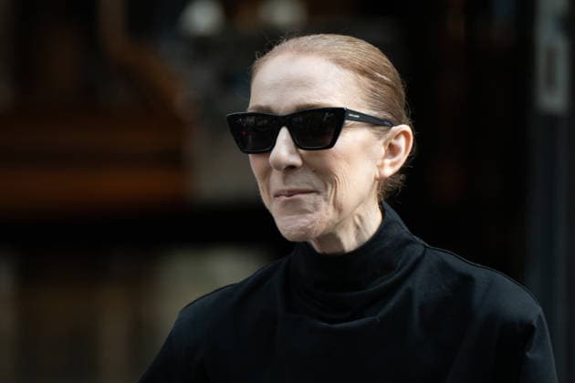 Just a few days before her return to the stage, Céline Dion poses with her fans outside her hotel, the Royal Monceau, in Paris, France. Just days before her return to the stage, Céline Dion with fans outside her hotel, the Royal Monceau, in Paris, France 459399 2026 09 04 Paris France  Copyright: xL.Urmanx xStarfacex STAR_459399_041