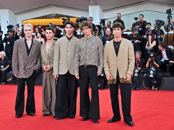 IPA88114919 - Venice, 83rd Venice International Film Festival 2026 - Night 3 - Red carpet for *Nelson san, anata wa hito wo koroshimashitaka?* (*Mr. Nelson, Did You Kill People?*) - Pictured: Tim Schäcker, Bene Schulz, Jacob Rott, Julian Braun, and Luis Freitag of the Elevator Boys  Copyright: xManuelexMangiarottix xPoolxPhotoxEventsx08x 88114919
