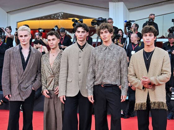 IPA88114921 - Venice, 83rd Venice International Film Festival 2026 - Night 3 - Red carpet for *Nelson San, Anata wa Hito wo Koroshimashitaka?* (Mr. Nelson, Did You Kill People?) - Pictured: Tim Schäcker, Bene Schulz, Jacob Rott, Julian Braun, and Luis Freitag of the Elevator Boys  Copyright: xManuelexMangiarottix xPoolxPhotoxEventsx08x 88114921
