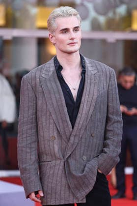 Luis Freitag at the premiere of the feature film *Mr. Nelson, Did You Kill People? Nelson san, anata wa hito o koro shimashita ka* at the 2023 Venice Biennale—the 83rd Venice International Film Festival—at the Palazzo del Cinema in Venice, September 4, 202 Foto:xD.xBedrosianx xFuturexImagex kill_6934