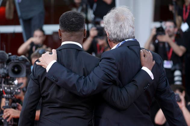 Rodney Hicks and Geoffrey Rush at the premiere of the feature film *Mr. Nelson, Did You Kill People? Nelson san, anata wa hito o koro shimashita ka* at the 2023 Venice Biennale—the 83rd Venice International Film Festival—at the Palazzo del Cinema in Venice, September 4, 202 Foto:xD.xBedrosianx xFuturexImagex kill_6991