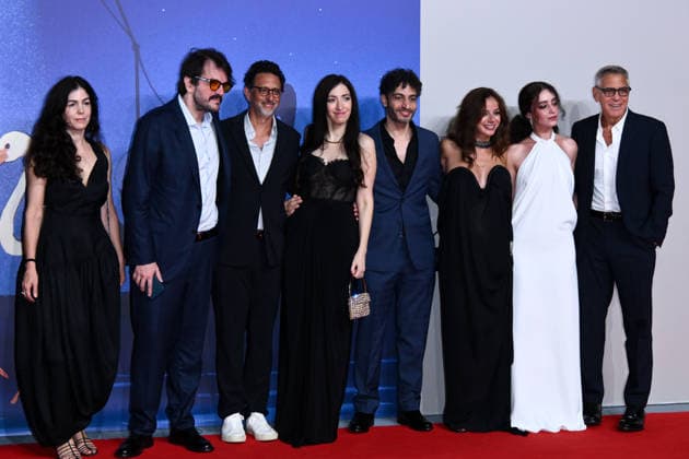 IPA88117401 - Venice, 83rd Venice International Film Festival 2026 - Night 2 - Red Carpet for the film FURIES. Pictured: Alberto Barbera, a guest, Berta Marchiori, Rodrigo Teixeira, Grant Heslov, Nora Mariana, Rami Kodeih, Rym Mroue, Maria Nakouzi, and George Clooney  Copyright: xAlbertoxTerenghi PoolxPhotoxEvenx xPoolxPhotoxEventsx08x 88117401