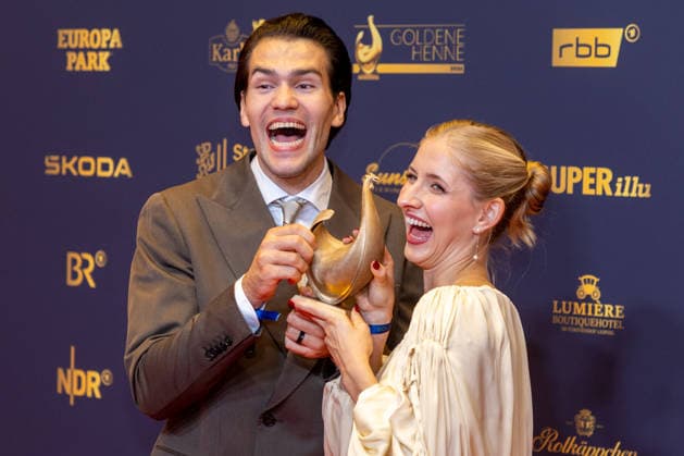 Leipzig - 32. Goldene Henne in Leipzig: Minerva Hase und Nikita Volodin erhalten die Goldene Henne bei der Publikumswahl Sport 04.09.2026 ab 18 Uhr Leipzig, Messe-Allee 1 (Leipziger Messe) im Foto: Minerva Hase und Nikita Volodin erhalten die Goldene Henne bei der Publikumswahl Sport Deutschlands größter Publikumspreis, die Goldene Henne wird am 4. September 2026 zum 32. Mal vergeben. Die Preisverleihung findet erneut in Leipzig statt und wird vor rund 4.500 Zuschauern in der HALLE:EINS der Leipziger Messe zum zweiten Mal in der ARD live ab 20.15 Uhr übertragen. Die Preise in den Kategorien Entertainment, Film & Fernsehen, Musik und Sport werden traditionell von den Zuschauern bestimmt. Leipzig Copyright: xEHLxMedia BjörnxStachx 20260904_Leipzig-Goldene-Henne-Minerva-Hase-Nikita-Volodin_8