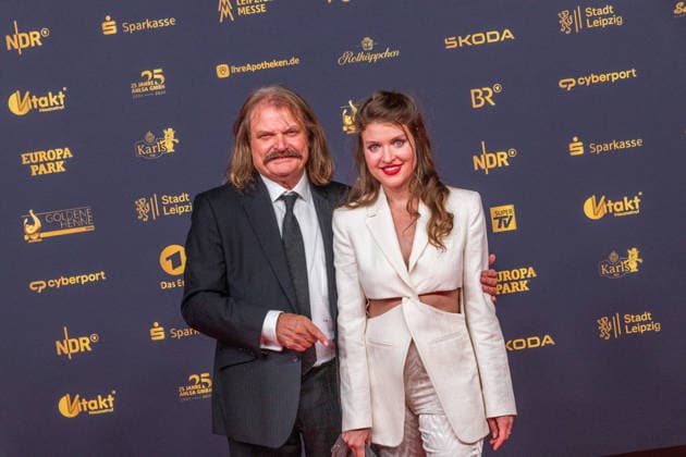 LEIPZIG, GERMANY, SEPTEMBER 4, 2026 The 2026 Golden Hen Awards ceremony on the red carpet in Exhibition Hall 1 in Leipzig. At the gala, personalities from the worlds of entertainment, television, music, and sports will be honored Leslie Mandoki with Lara Mandoki 2026 Golden Hen Awards Red Carpet