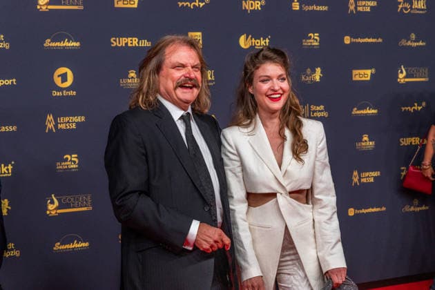 LEIPZIG, GERMANY, SEPTEMBER 4, 2026 The 2026 Golden Hen Awards ceremony on the red carpet in Exhibition Hall 1 in Leipzig. At the gala, personalities from the worlds of entertainment, television, music, and sports will be honored Leslie Mandoki with her daughter Lara Mandoki 2026 Golden Hen Awards Red Carpet