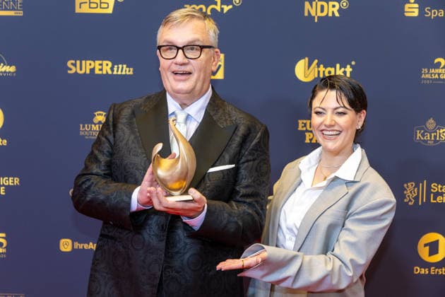 Leipzig - 32. Goldene Henne in Leipzig: Hape Kerkeling erhält die Goldene Henne bei der Publikumswahl Film & Fernsehen 04.09.2026 ab 18 Uhr Leipzig, Messe-Allee 1 (Leipziger Messe) Fotograf:EHL Media Björn Stach im Foto: Hape Kerkeling erhält die Goldene Henne bei der Publikumswahl Film & Fernsehen Deutschlands größter Publikumspreis, die Goldene Henne wird am 4. September 2026 zum 32. Mal vergeben. Die Preisverleihung findet erneut in Leipzig statt und wird vor rund 4.500 Zuschauern in der HALLE:EINS der Leipziger Messe zum zweiten Mal in der ARD live ab 20.15 Uhr übertragen. Die Preise in den Kategorien Entertainment, Film & Fernsehen, Musik und Sport werden traditionell von den Zuschauern Copyright: xEHLxMedia BjörnxStachx 20260904_Leipzig-Goldene-Hape_Kerkeling_5