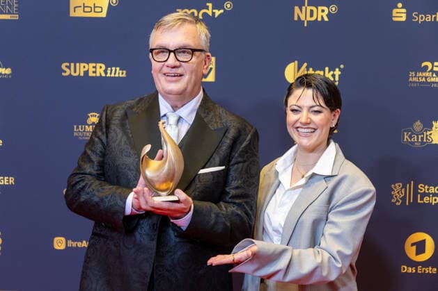 Leipzig - 32. Goldene Henne in Leipzig: Hape Kerkeling erhält die Goldene Henne bei der Publikumswahl Film & Fernsehen 04.09.2026 ab 18 Uhr Leipzig, Messe-Allee 1 (Leipziger Messe) Fotograf:EHL Media Björn Stach im Foto: Hape Kerkeling erhält die Goldene Henne bei der Publikumswahl Film & Fernsehen Deutschlands größter Publikumspreis, die Goldene Henne wird am 4. September 2026 zum 32. Mal vergeben. Die Preisverleihung findet erneut in Leipzig statt und wird vor rund 4.500 Zuschauern in der HALLE:EINS der Leipziger Messe zum zweiten Mal in der ARD live ab 20.15 Uhr übertragen. Die Preise in den Kategorien Entertainment, Film & Fernsehen, Musik und Sport werden traditionell von den Zuschauern Copyright: xEHLxMedia BjörnxStachx 20260904_Leipzig-Goldene-Hape_Kerkeling_6