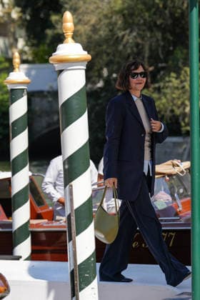 Maggie Gyllenhaal is seen at the Hotel Excelsior Venice Lido pier during the 83rd Venice International Film Festival on September 4, 2026, in Venice, Italy. Lucia Sabatelli, Venice, Italy  Copyright: xLuciaxSabatellix xBestimagexLuciaxSabatellix xBestimagex