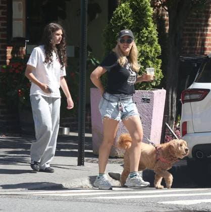 Busy Philipps and daughter Birdie Silverstein walk their dog in the West Village later meeting up with a friend for lunch. Philipps underwent surgery 6 months ago to remove a brain tumor. Featuring: Busy Philipps, Birdie Silverstein Where: New York City, New York, United States When: 04 Sep 2026 Credit: Rob Davis INSTARimages EDITORIAL USE ONLY. NOT FOR USE BY NEWSPAPERS BASED IN THE UK. Copyright: xx instar55979872