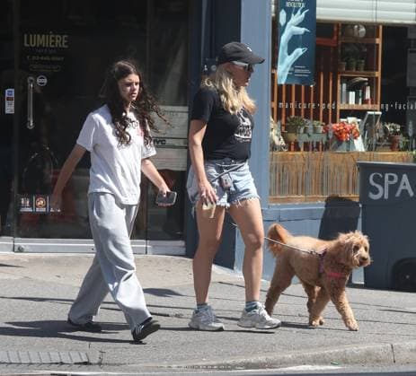 Busy Philipps and daughter Birdie Silverstein walk their dog in the West Village later meeting up with a friend for lunch. Philipps underwent surgery 6 months ago to remove a brain tumor. Featuring: Busy Philipps, Birdie Silverstein Where: New York City, New York, United States When: 04 Sep 2026 Credit: Rob Davis INSTARimages EDITORIAL USE ONLY. NOT FOR USE BY NEWSPAPERS BASED IN THE UK. Copyright: xx instar55979880