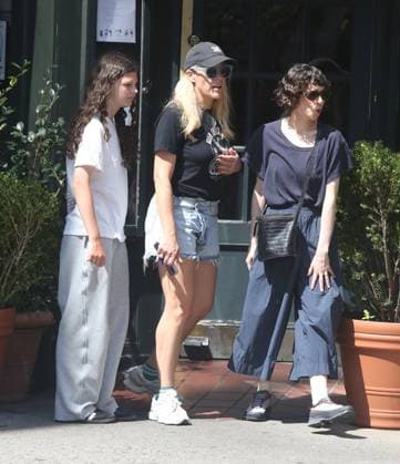 Busy Philipps and daughter Birdie Silverstein walk their dog in the West Village later meeting up with a friend for lunch. Philipps underwent surgery 6 months ago to remove a brain tumor. Featuring: Busy Philipps, Birdie Silverstein Where: New York City, New York, United States When: 04 Sep 2026 Credit: Rob Davis INSTARimages EDITORIAL USE ONLY. NOT FOR USE BY NEWSPAPERS BASED IN THE UK. Copyright: xx instar55979888