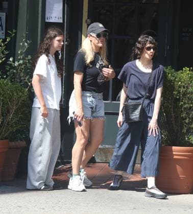 Busy Philipps and daughter Birdie Silverstein walk their dog in the West Village later meeting up with a friend for lunch. Philipps underwent surgery 6 months ago to remove a brain tumor. Featuring: Busy Philipps, Birdie Silverstein Where: New York City, New York, United States When: 04 Sep 2026 Credit: Rob Davis INSTARimages EDITORIAL USE ONLY. NOT FOR USE BY NEWSPAPERS BASED IN THE UK. Copyright: xx instar55979889