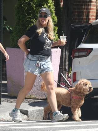 Busy Philipps and daughter Birdie Silverstein walk their dog in the West Village later meeting up with a friend for lunch. Philipps underwent surgery 6 months ago to remove a brain tumor. Featuring: Busy Philipps, Birdie Silverstein Where: New York City, New York, United States When: 04 Sep 2026 Credit: Rob Davis INSTARimages EDITORIAL USE ONLY. NOT FOR USE BY NEWSPAPERS BASED IN THE UK. Copyright: xx instar55979895
