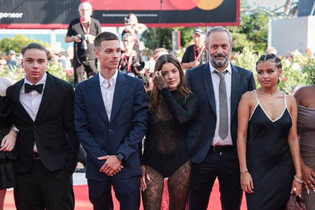 Kenji Peyran (2nd L), Malou Khebizi, director Cédric Kahn, and a guest attending the screening of *A Place To Heal* (September 15–18) during the 83rd Venice International Film Festival at the Sala Grande on September 4, 2026, in Venice, Italy. Lucia Sabatelli, Venice, Italy  Copyright: xLuciaxSabatellix xBestimagexLuciaxSabatellix xBestimagex