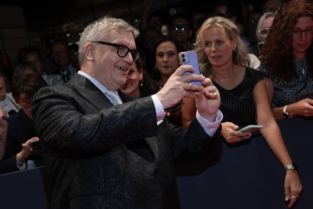 Golden Hen 2026 Red Carpet Red Carpet Hape Kerkeling Fans Selfie Golden Hen 2026, September 4, 2026, Leipzig Copyright: xEventpressxFuhrx