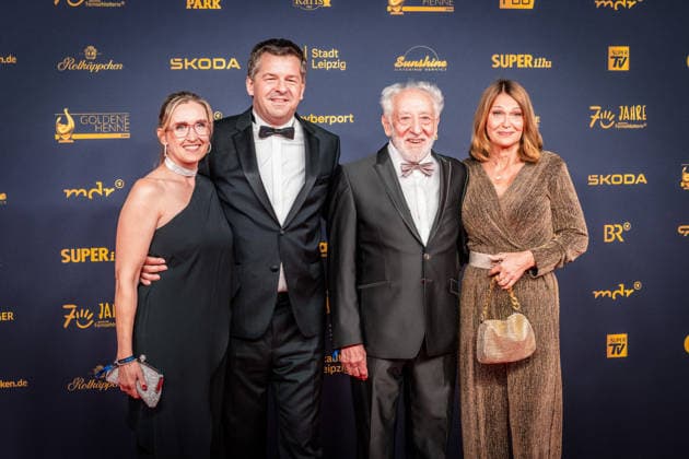 LEIPZIG, GERMANY, SEPTEMBER 4, 2026 The 2026 Golden Hen Awards ceremony on the red carpet in Exhibition Hall 1 in Leipzig. At the gala, personalities from the worlds of entertainment, television, music, and sports will be honored Sven Schulze with Dieter Hallervorden 2026 Golden Hen Awards Red Carpet