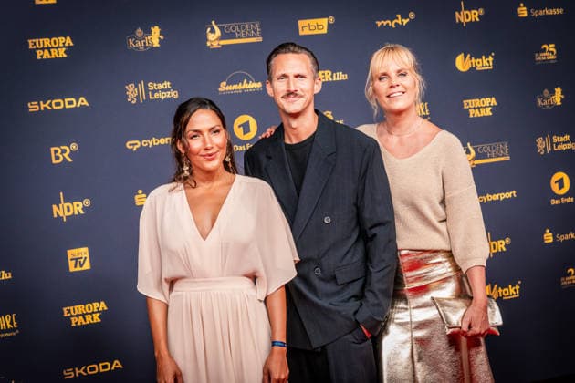 LEIPZIG, GERMANY, SEPTEMBER 4, 2026 The 2026 Golden Hen Awards ceremony on the red carpet in Exhibition Hall 1 in Leipzig. Once again, the gala will honor personalities from the worlds of entertainment, television, music, and sports. Johannes Hendrik Langer, Amy Musul, and Melanie Marschke from Soko Leipzig 2026 Golden Hen Awards Red Carpet