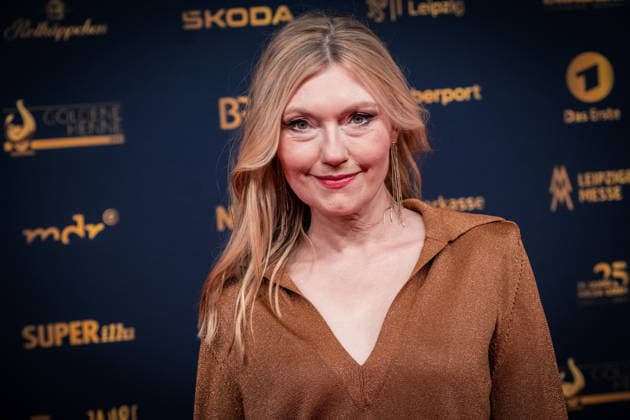 LEIPZIG, GERMANY, SEPTEMBER 4, 2026 The 2026 Golden Hen Awards ceremony on the red carpet in Exhibition Hall 1 in Leipzig. At the gala, prominent figures from the worlds of entertainment, television, music, and sports will be honored Johanna Christine Gehlen and her husband Sebastian Bezzel at the 2026 Golden Hen Awards red carpet