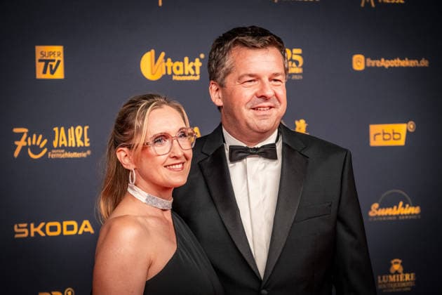 LEIPZIG, GERMANY, SEPTEMBER 4, 2026 The 2026 Golden Hen Awards ceremony on the red carpet in Exhibition Hall 1 in Leipzig. Once again, the gala will honor personalities from the worlds of entertainment, television, music, and sports will be honored Sven Schulze with his wife at the 2026 Golden Hen Awards red carpet