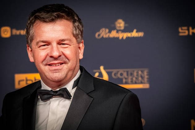 LEIPZIG, GERMANY, SEPTEMBER 4, 2026 The 2026 Golden Hen Awards ceremony on the red carpet in Exhibition Hall 1 in Leipzig. At the gala, personalities from the worlds of entertainment, television, music, and sports will be honored. Sven Schulze with Dieter Hallervorden: 2026 Golden Hen Awards Red Carpet