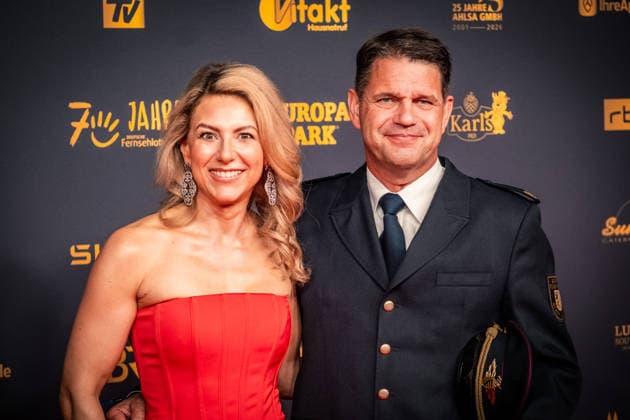LEIPZIG, GERMANY, SEPTEMBER 4, 2026 The 2026 Golden Hen Awards ceremony on the red carpet in Exhibition Hall 1 in Leipzig. At the gala, personalities from the worlds of entertainment, television, music, and sports will be honored once again Leipzig’s Fire Chief Axel Schuh with Silvia Wiesner, CEO of Rotkäppchen Sekt 2026 Golden Hen Awards Red Carpet