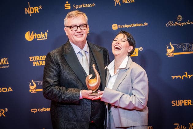 LEIPZIG, GERMANY, SEPTEMBER 4, 2026 The 2026 Golden Hen Awards ceremony in Exhibition Hall 1 in Leipzig. The gala will once again honor personalities from the worlds of entertainment, television, music, and sports will be honored. Pictured here: Hape Kerkeling with Tahnee as winners of the 2026 Golden Hen Award. Red Carpet