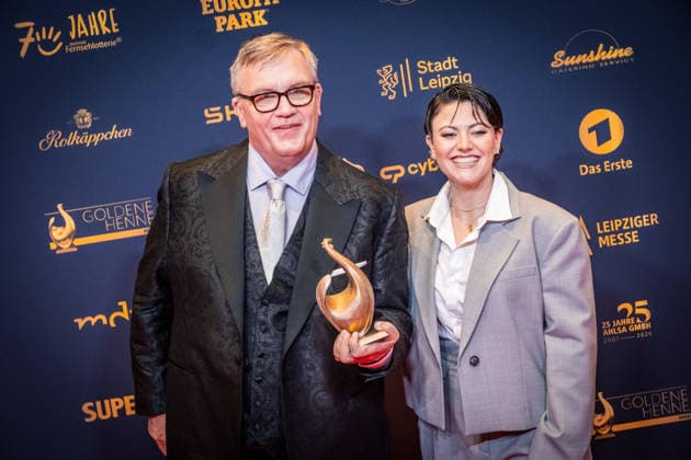 LEIPZIG, GERMANY, SEPTEMBER 4, 2026 The 2026 Golden Hen Awards ceremony in Exhibition Hall 1 in Leipzig. The gala will once again honor personalities from the worlds of entertainment, television, music, and sports will be honored. Pictured here: Hape Kerkeling with Tahnee as winners of the 2026 Golden Hen Award. Red Carpet