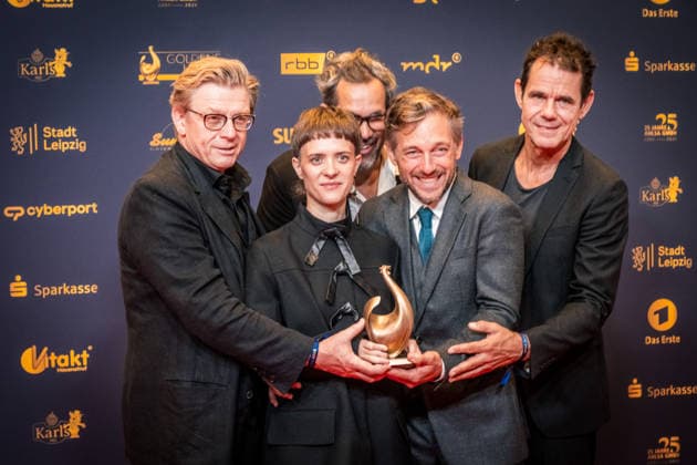 LEIPZIG, GERMANY, SEPTEMBER 4, 2026 The 2026 Golden Hen Awards ceremony in Exhibition Hall 1 in Leipzig. The gala will once again honor personalities from the worlds of entertainment, television, music, and sports will be honored. Here is the Babylon Berlin crew led by Tom Tykwer. 2026 Golden Hen Awards Red Carpet
