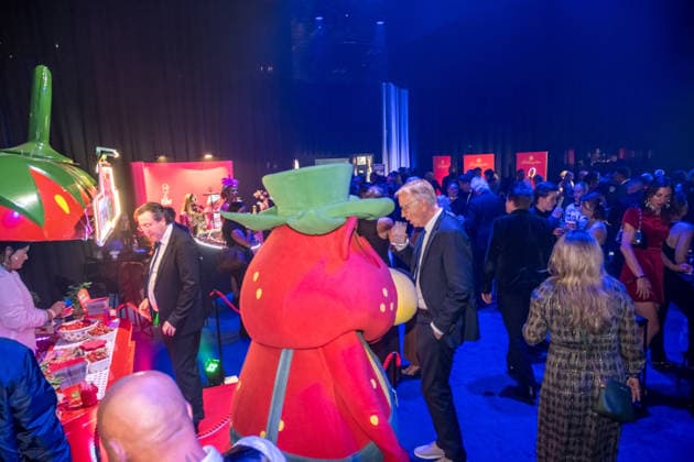 LEIPZIG, GERMANY, SEPTEMBER 4, 2026 The 2026 Golden Hen Awards ceremony in Exhibition Hall 1 in Leipzig. The gala will once again honor personalities from the worlds of entertainment, television, music, and sports. Here is the after-show party with the 2026 Golden Hen Awards red carpet.