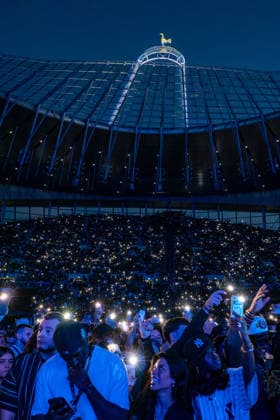 Night one of Jay-Z 30 Concert in London, UK - 4 Sept 2026 Crowd of excited fans seen on the first night of Jay-Z 30 tour celebrating the 30th anniversary of his debut album Reasonable Doubt at Tottenham Hotspur Stadium. London United Kingdom Copyright: xBonniexBritainx xSOPAxImagesx J5006921