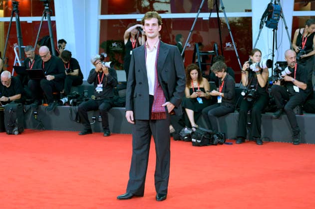 Emanuele Maria DI Stefano at the premiere of the film *La città dei vivi* at the 2023 Venice Biennale—the 83rd Venice International Film Festival—at the Palazzo del Cinema in Venice, September 4, 2026 Foto:xA.xM.xTinghinox xFuturexImagex citta_6907