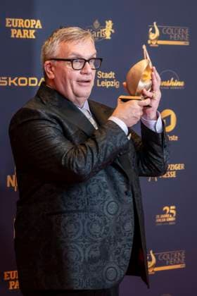 ABB GOLDEN HEN: Hape Kerkeling, winner of the Golden Hen Award, appeared on the red carpet with a hen at the 32nd Golden Hen Audience Award ceremony at the Neue Messe Leipzig on September 4, 2026, in Leipzig, Saxony, Germany