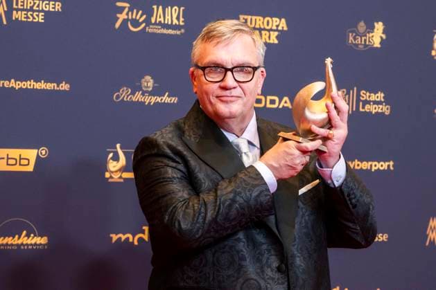 ABB GOLDEN HEN: Hape Kerkeling, winner of the Golden Hen Award, appeared on the red carpet with a hen at the 32nd Golden Hen Audience Award ceremony at the Neue Messe Leipzig on September 4, 2026, in Leipzig, Saxony, Germany