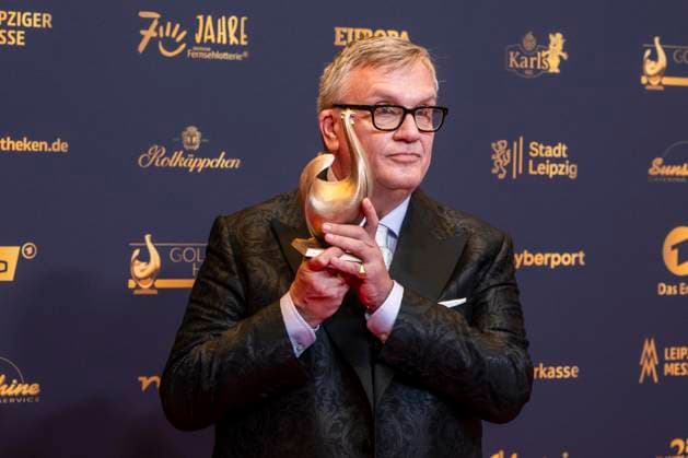 ABB GOLDEN HEN: Hape Kerkeling, winner of the Golden Hen Award, appeared on the red carpet with a hen at the 32nd Golden Hen Audience Award ceremony at the Neue Messe Leipzig on September 4, 2026, in Leipzig, Saxony, Germany