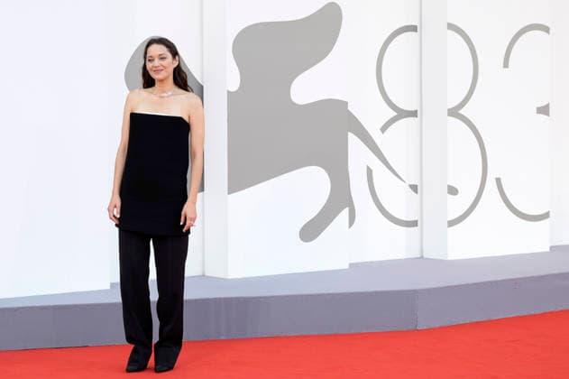 Marion Cotillard at the premiere of the film *Mr. Nelson, Did You Kill People? Nelson san, anata wa hito o koro shimashita ka* at the 2023 Venice Biennale—the 83rd Venice International Film Festival—at the Palazzo del Cinema in Venice, September 4, 2026 Foto:xA.xM.xTinghinox xFuturexImagex people_6825