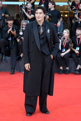 Cristiano Caccamo at the premiere of the feature film *Mr. Nelson, Did You Kill People? Nelson san, anata wa hito o koro shimashita ka* at the 2023 Venice Biennale—the 83rd Venice International Film Festival—at the Palazzo del Cinema in Venice, September 4, 2026 Foto:xA.xM.xTinghinox xFuturexImagex people_6877