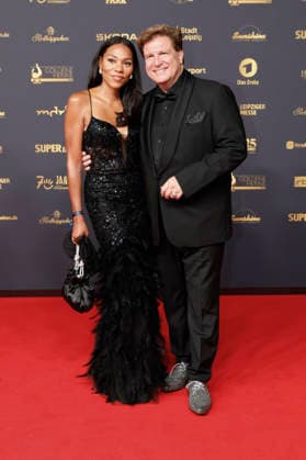 Francis Fulton Smith with his partner Salomea Noemi at the 32nd Golden Hen Awards ceremony in 2026 at the Leipzig Trade Fair, September 4, 2026 Foto:xR.xStoffelsx xFuturexImagex henne_6541
