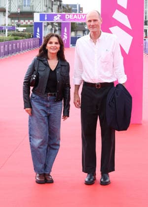 Juliette Binoche and director Lance Hammer at the premiere of *Queen at Sea* (Competition) at the 52nd Deauville American Film Festival on September 5, 2026. Denis Guignebourg, Bestimage. Premiere of *Queen at Sea* (Competition) at the 52nd Deauville American Film Festival, September 5, 2026, Deauville, France  Copyright: xDenisxGuignebourgx xBestimagexDenisxGuignebourgx xBestimagex