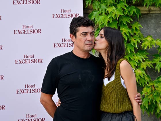 IPA88138973 - Venice, 83rd Venice International Film Festival 2026 - Day 4 - Arrivals at the Excelsior Hotel™s pier - Pictured: Riccardo Scamarcio and Benedetta Porcaroli  Copyright: xManuelexMangiarottix xPoolxPhotoxEventsx08x 88138973