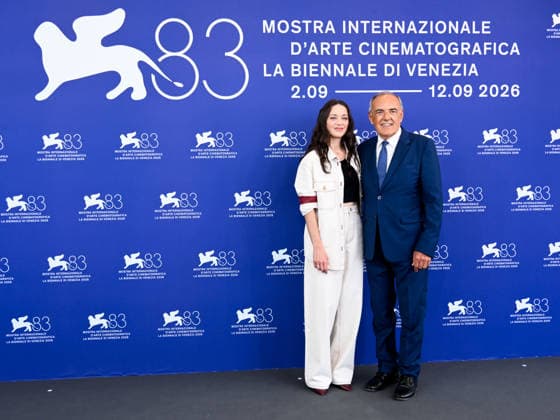 IPA88141016 - Venice, 83rd Venice International Film Festival 2026 - Day 4. Biennale College Cinema photocall. Pictured: Marion Cotillard, Alberto Barbera  Copyright: xAlbertoxTerenghix xPoolxPhotoxEventsx08x 88141016