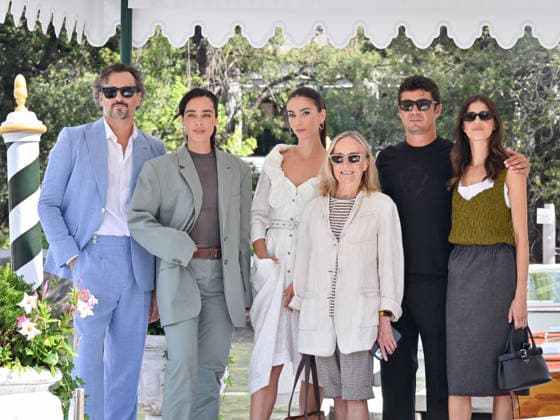 IPA88141188 - Venice, 83rd Venice International Film Festival 2026 - Day 4 - Arrivals at the Excelsior Hotel™s pier - Pictured: Asier Etxeandia, Esmeralda Pimentel, Claudia Salas, Mary Lambert, Riccardo Scamarcio, and Benedetta Porcaroli  Copyright: xManuelexMangiarottix xPoolxPhotoxEventsx08x 88141188