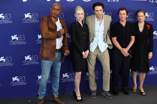 September 5, 2026, Venice Lido, Veneto, Italy: Cast and crew of whom ROBERT PATTINSON and PHOEBE BRIDGERS during the Primetime photocall at the 83rd Venice Film Festival at Sala Grande in Venice Lido, Italy Venice Lido Italy  - ZUMAc179 20260905_zep_c179_012 Copyright: xMickaelxChavetx