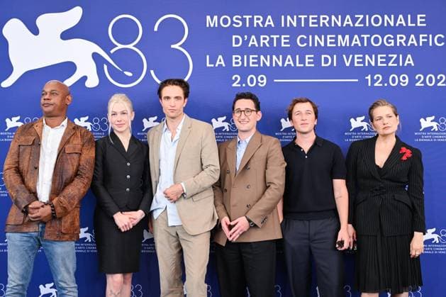 September 5, 2026, Venice, Rome, Italy: Bokeem Woodbine, Phoebe Bridgers, Robert Pattinson, director Lance Oppenheim, Skyler Gisondo, and Merritt Wever during the photocall for the film Primetime, 83rd Venice International Film Festival, Venice, September 5, 2026 Venice Italy  - ZUMAa289 20260905_zia_a289_050 Copyright: xMariaxLauraxAntonellix xAgfx