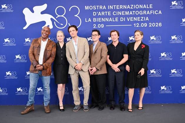 September 5, 2026, Venice, Rome, Italy: Bokeem Woodbine, Phoebe Bridgers, Robert Pattinson, director Lance Oppenheim, Skyler Gisondo, and Merritt Wever during the photocall for the film Primetime, 83rd Venice International Film Festival, Venice, September 5, 2026 Venice Italy  - ZUMAa289 20260905_zia_a289_051 Copyright: xMariaxLauraxAntonellix xAgfx