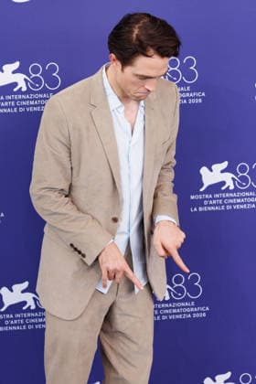 News - Primetime Photocall - The 83rd Venice International Film Festival VENICE, ITALY - SEPTEMBER 05: Robert Pattinson attends the Primetime Photocall during the 83rd Venice International Film Festival at Palazzo del Casino on September 05, 2026 in Venice, Italy. Photo: Cinzia Camela. Lido di Venezia Palazzo del Casino Italy Copyright: xCinziaxCamelax xLiveMediax LPN_2644059